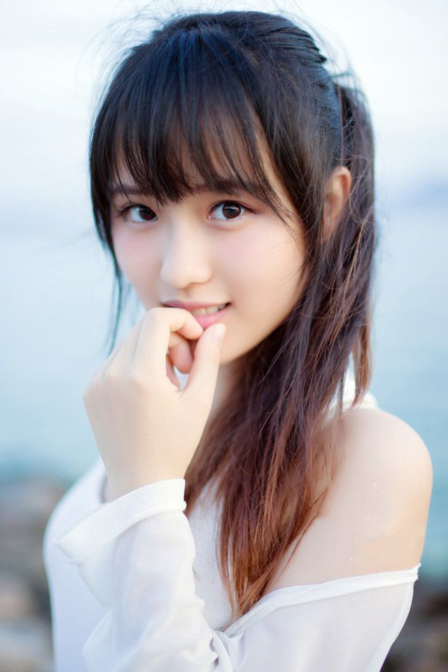 那段岁月，无论从何种角度读你，你都完美无缺，你所缺少的部分，也早已被我用想象的画笔填满。